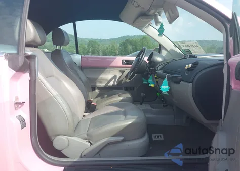 2006 Volkswagen New Beetle 2.5 из США, поврежденный, VIN 3VWSF31Y16M300470